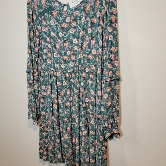 HALEY LONDON FLORAL Peasant style dress Size Medium - Picture 4 of 7